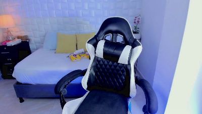 anny_rouse24 live cam on Cam4