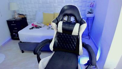 anny_rouse24 live cam on Cam4
