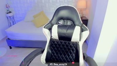 anny_rouse24 live cam on Cam4