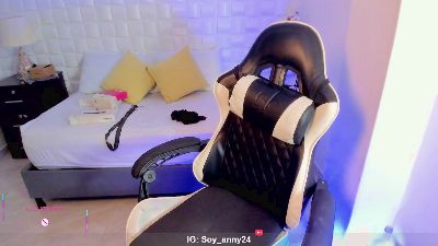 anny_rouse24 live cam on Cam4