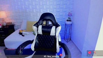 anny_rouse24 live cam on Cam4