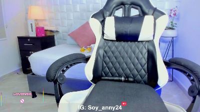 anny_rouse24 live cam on Cam4