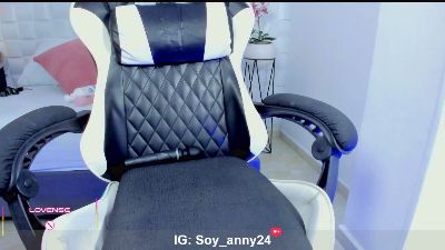 anny_rouse24 live cam on Cam4