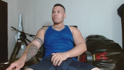 anthony2290 live cam on Cam4