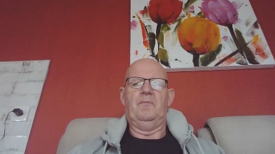 antoinetoutnu1 live cam on Cam4