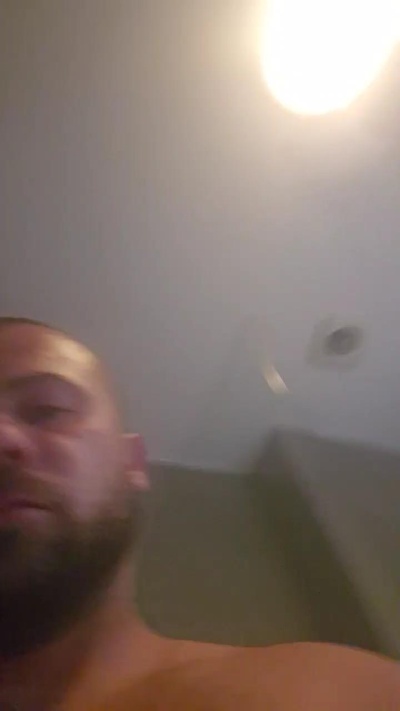 antonio3235 live cam on Cam4