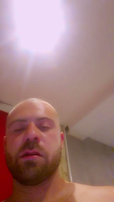 antonio3235 live cam on Cam4