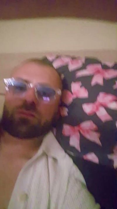 antonio3235 live cam on Cam4
