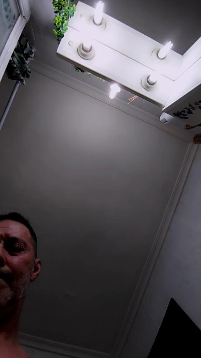 aqelare53 live cam on Cam4