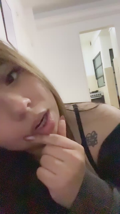 ariana198 live cam on Cam4