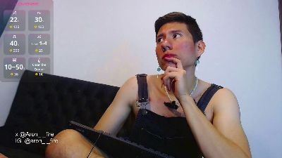 aron_fire live cam on Cam4