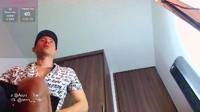 aron_fire live cam on Cam4