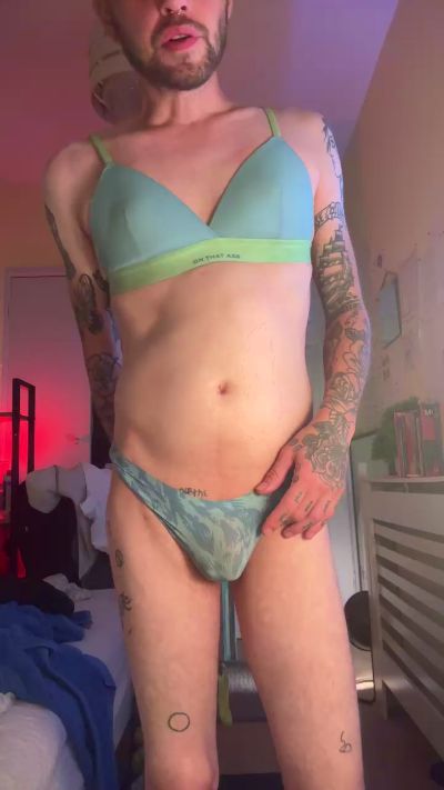 ash1990cov live cam on Cam4
