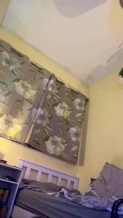 ash1990cov live cam on Cam4