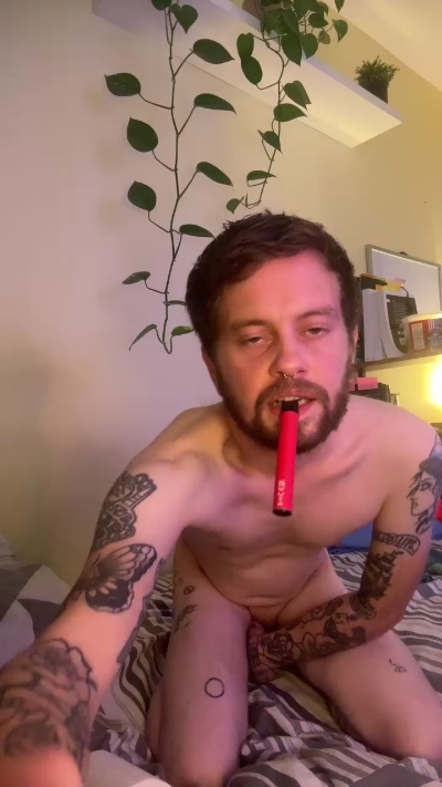 ash1990cov live cam on Cam4