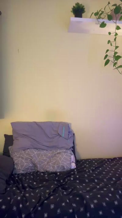 ash1990cov live cam on Cam4