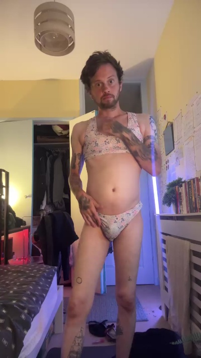 ash1990cov live cam on Cam4