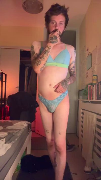 ash1990cov live cam on Cam4