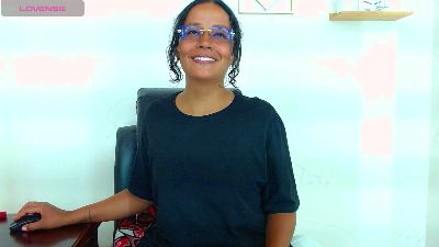 ashleygattes1 live cam on Cam4