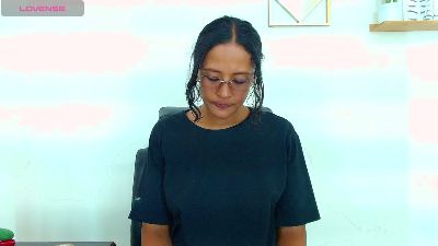 ashleygattes1 live cam on Cam4