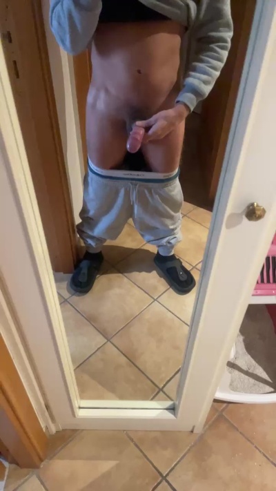 axel9919 live cam on Cam4