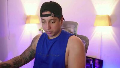 axel_appolo live cam on Cam4