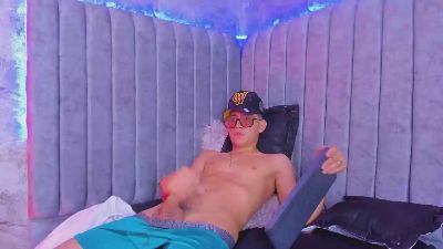 axel_bigcock22 webcam