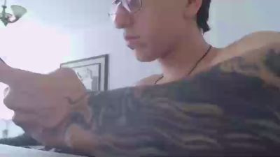 axel_serra live cam on Cam4
