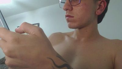 axel_serra live cam on Cam4