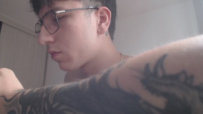 axel_serra live cam on Cam4