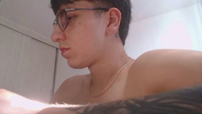 axel_serra live cam on Cam4