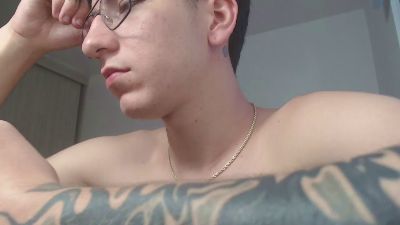 axel_serra live cam on Cam4