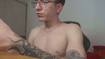 axel_serra live cam on Cam4