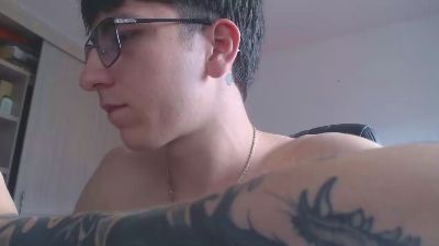 axel_serra live cam on Cam4
