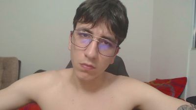 axel_serra live cam on Cam4