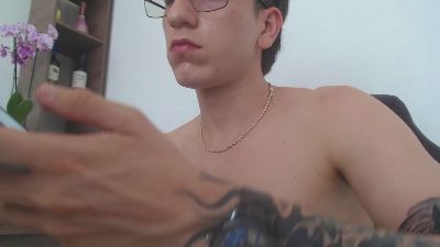 axel_serra live cam on Cam4