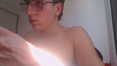 axel_serra live cam on Cam4