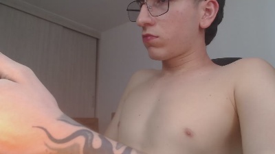axel_serra live cam on Cam4
