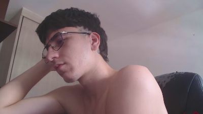 axel_serra live cam on Cam4