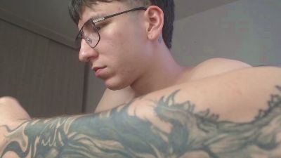 axel_serra live cam on Cam4