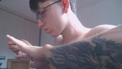 axel_serra live cam on Cam4