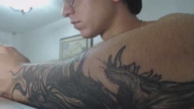 axel_serra live cam on Cam4