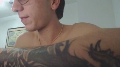 axel_serra live cam on Cam4