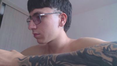axel_serra live cam on Cam4