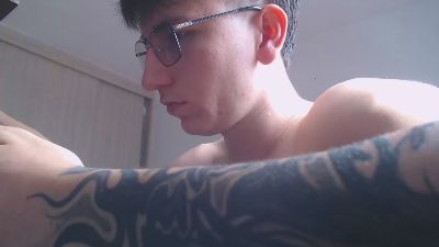 axel_serra live cam on Cam4