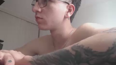 axel_serra live cam on Cam4