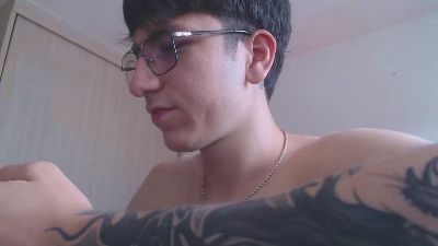 axel_serra live cam on Cam4