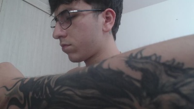 axel_serra live cam on Cam4