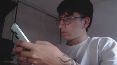 axel_serra live cam on Cam4