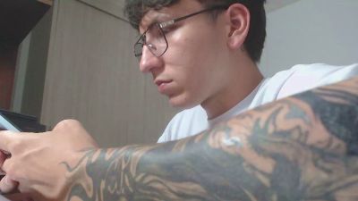 axel_serra live cam on Cam4
